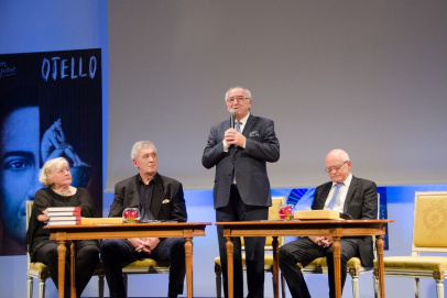 Grupa MAZURKAS fundatorem rzeźby „W hołdzie polskim artystom baletu” przy Teatrze Wielkim - Operze Narodowej.