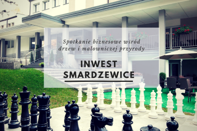 Spotkanie biznesowe wśród drzew i malowniczej przyrody